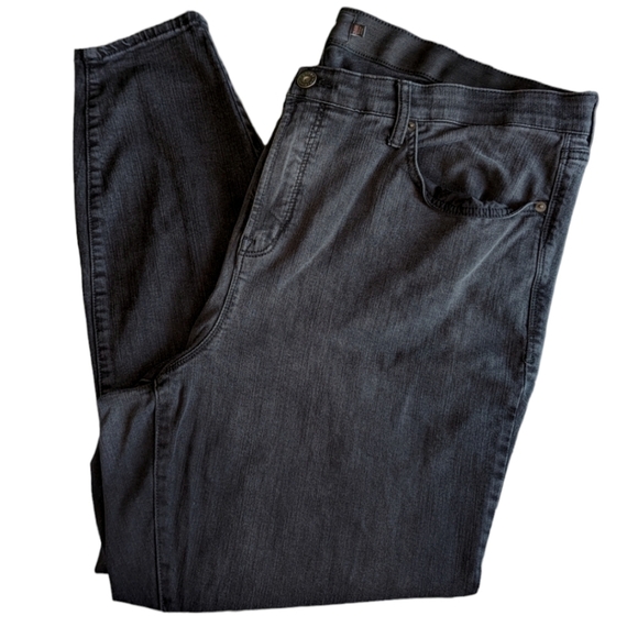 24R - Torrid | Sky High Skinny Jean - Premium Stretch Washed Black - Picture 3 of 4
